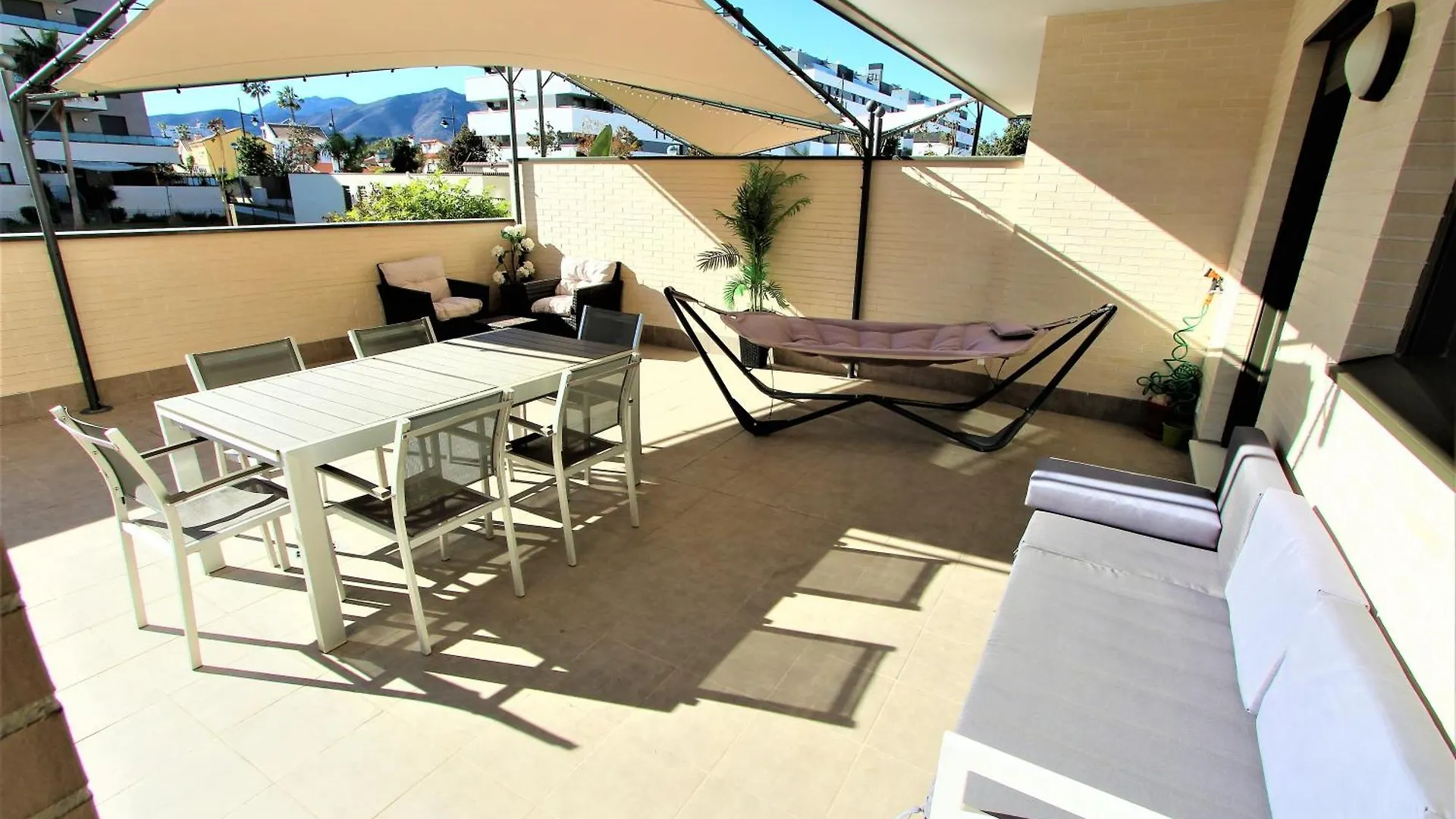 Los Alamos Playa, Piscina, Parking Y Padel Torremolinos