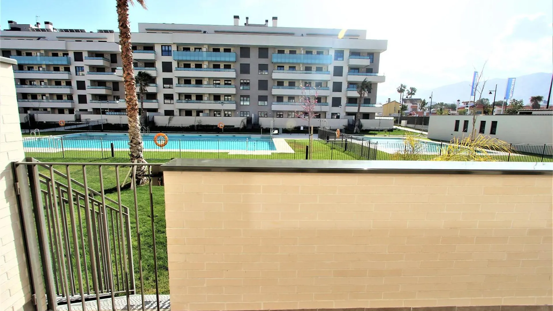 Los Alamos Playa, Piscina, Parking Y Padel Torremolinos